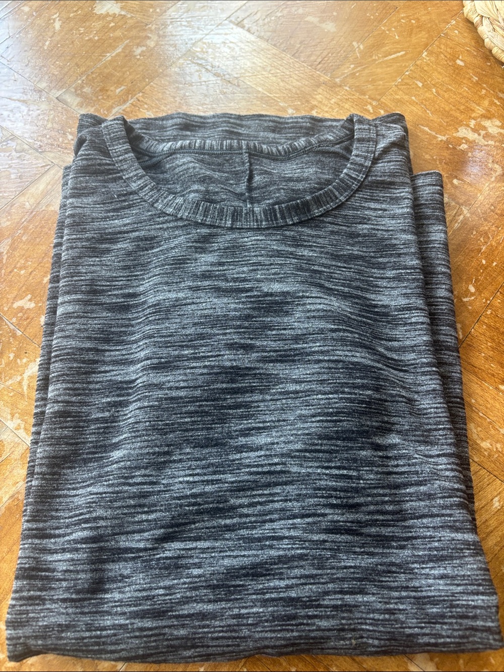lululemon athletica Men's Short Sleeve Crew in Heathered Charcoal Gray